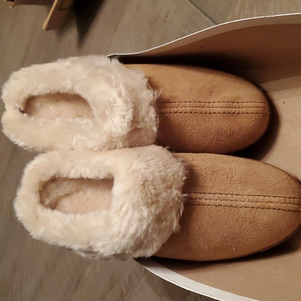 NIB MINNETONKA MOCCASINS